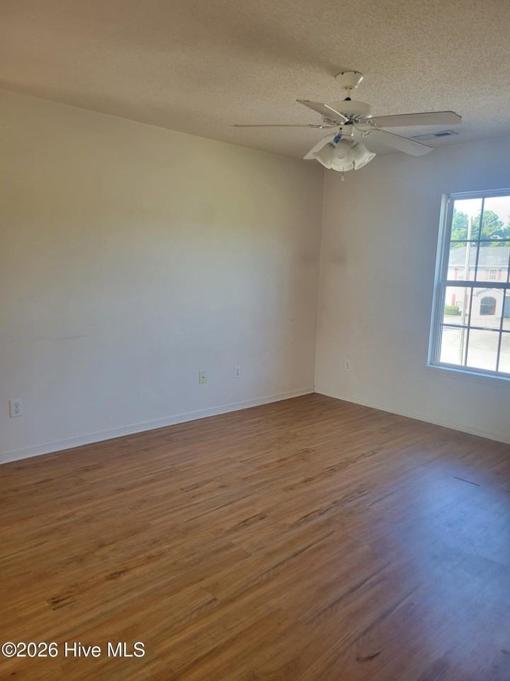 1000 Hammock Ln Apt 4 - Photo 4 of 15