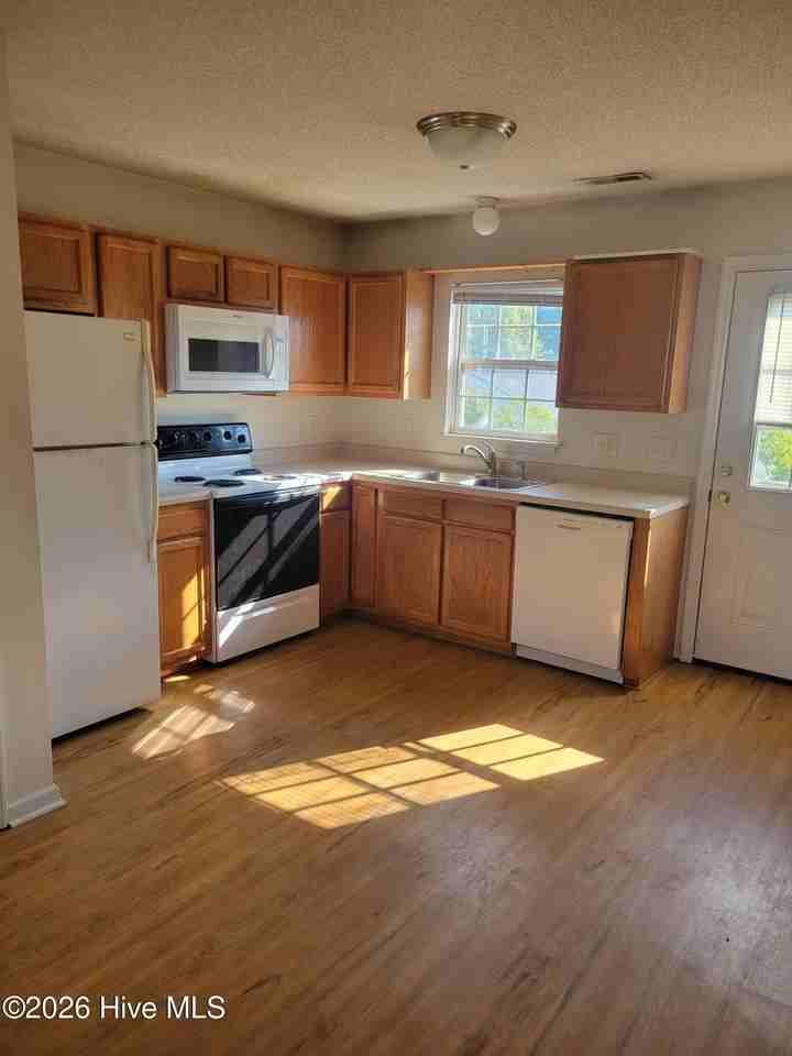 1000 Hammock Ln Apt 4 - Photo 5 of 15