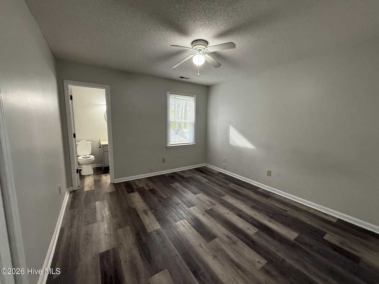 307 Cedar Creek Dr - Photo 4 of 8