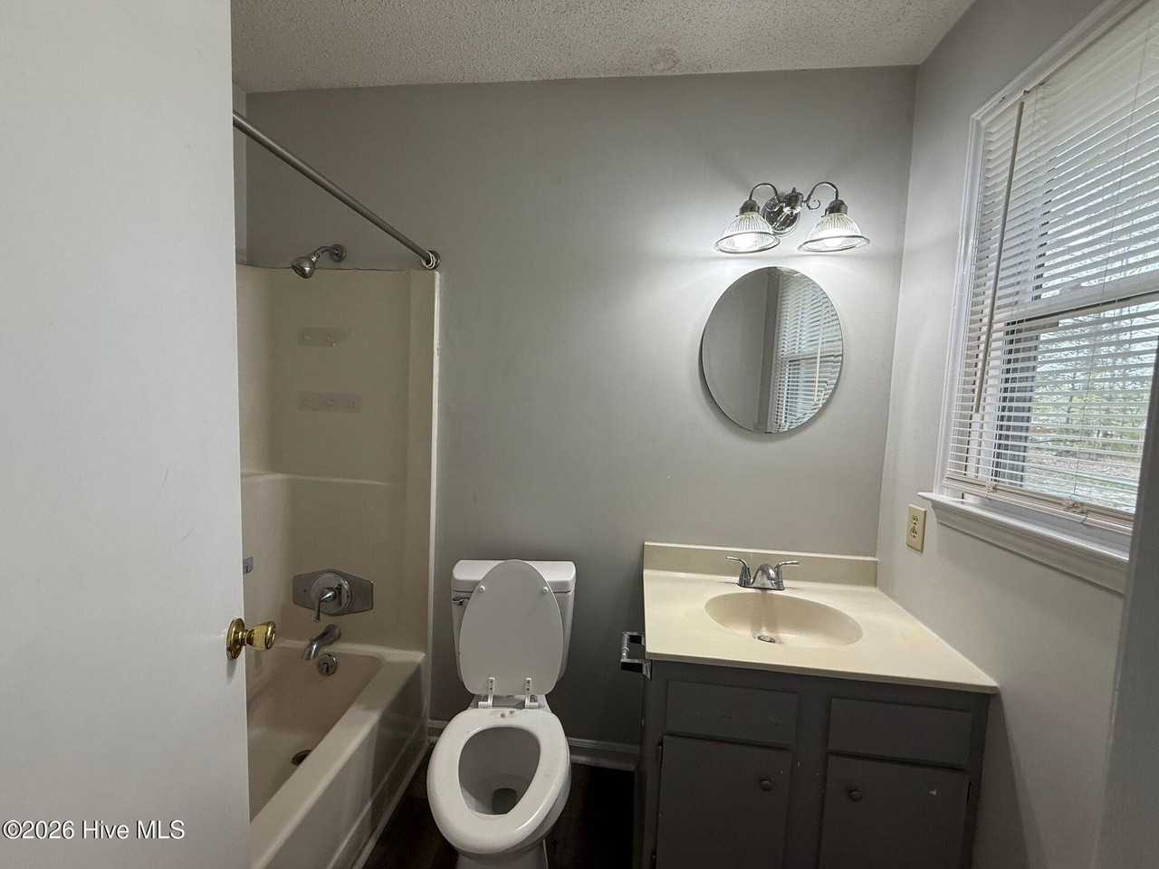 307 Cedar Creek Dr - Photo 5 of 8