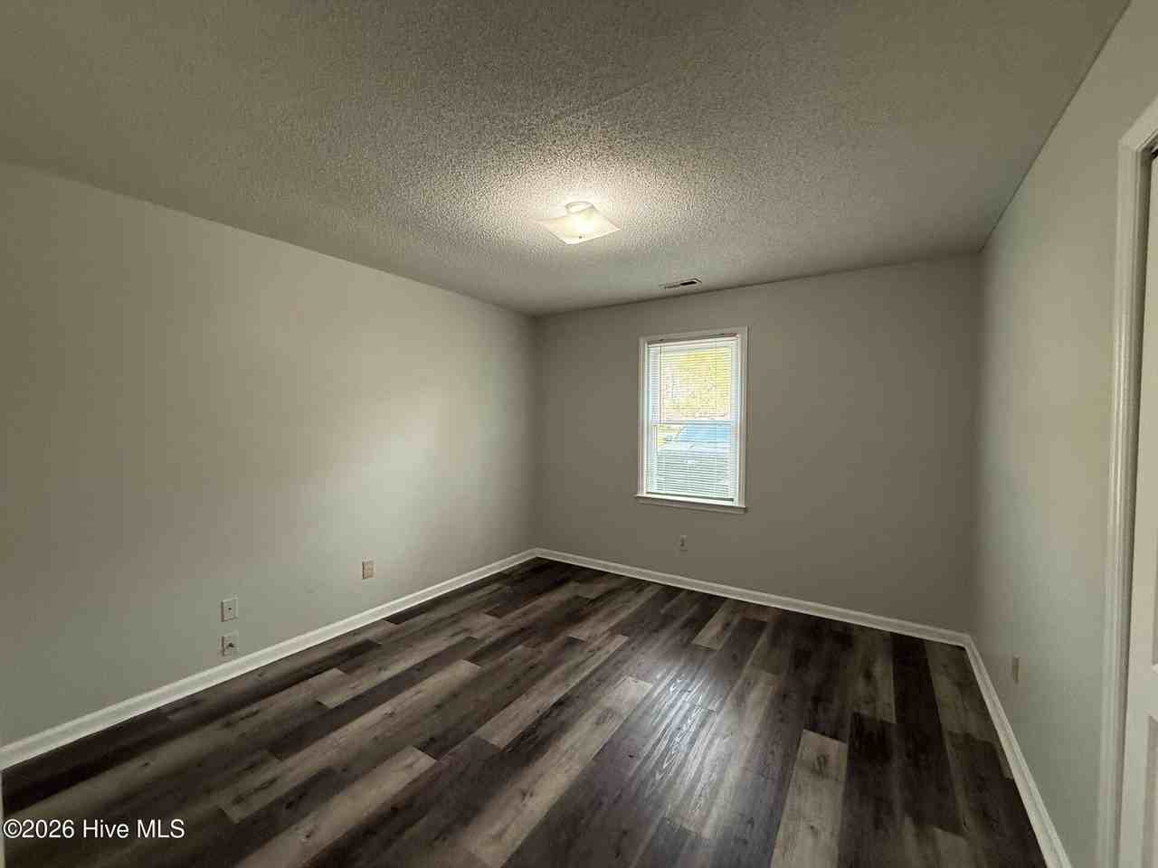 307 Cedar Creek Dr - Photo 7 of 8