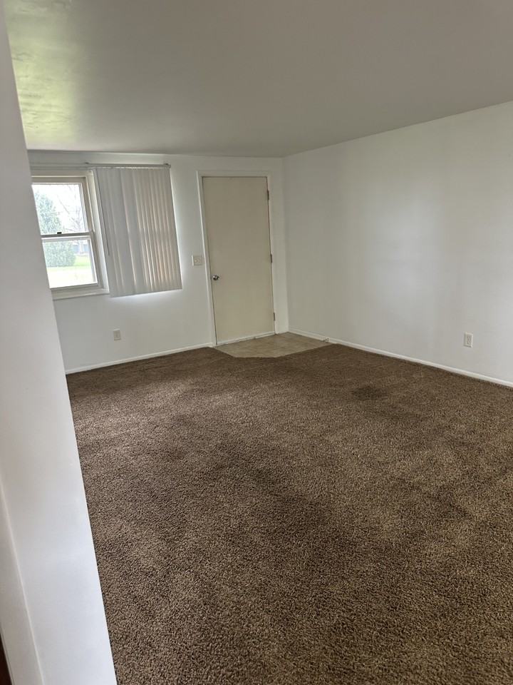 1627 Hartzell Place - Photo 2 of 4
