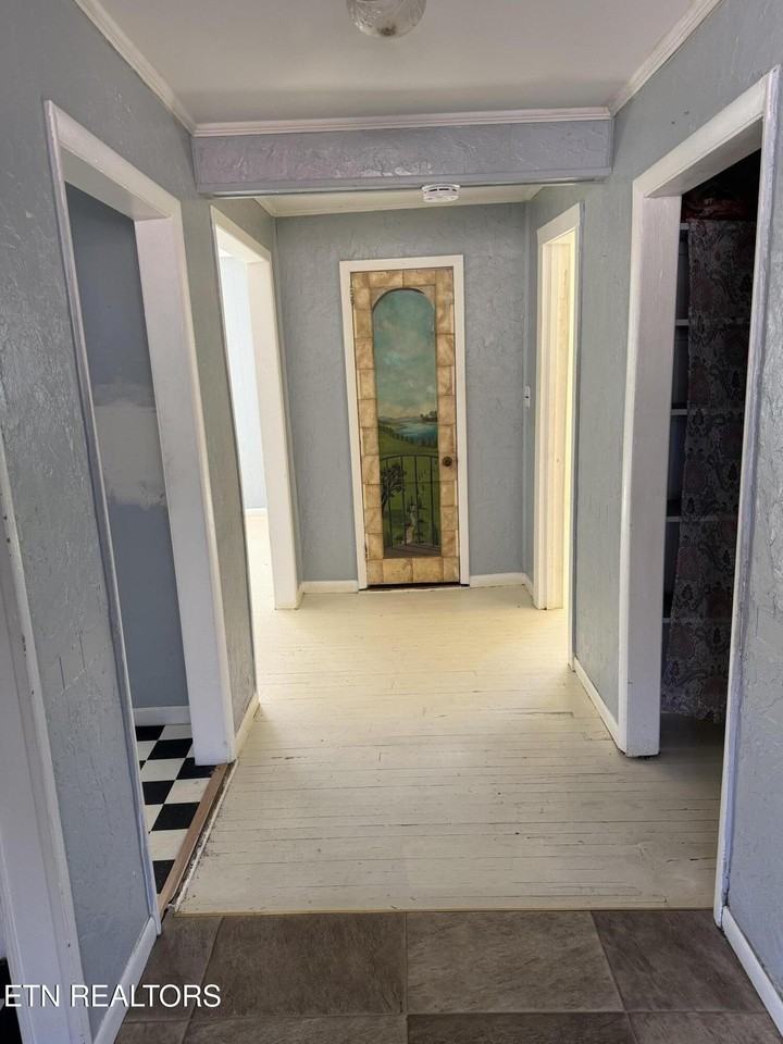 1310 S Roane St - Photo 3 of 14