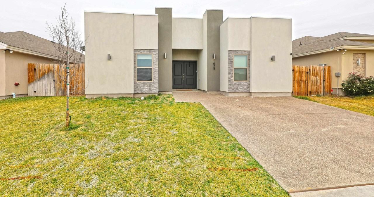 1025 La Muralla St - Photo 2 of 37