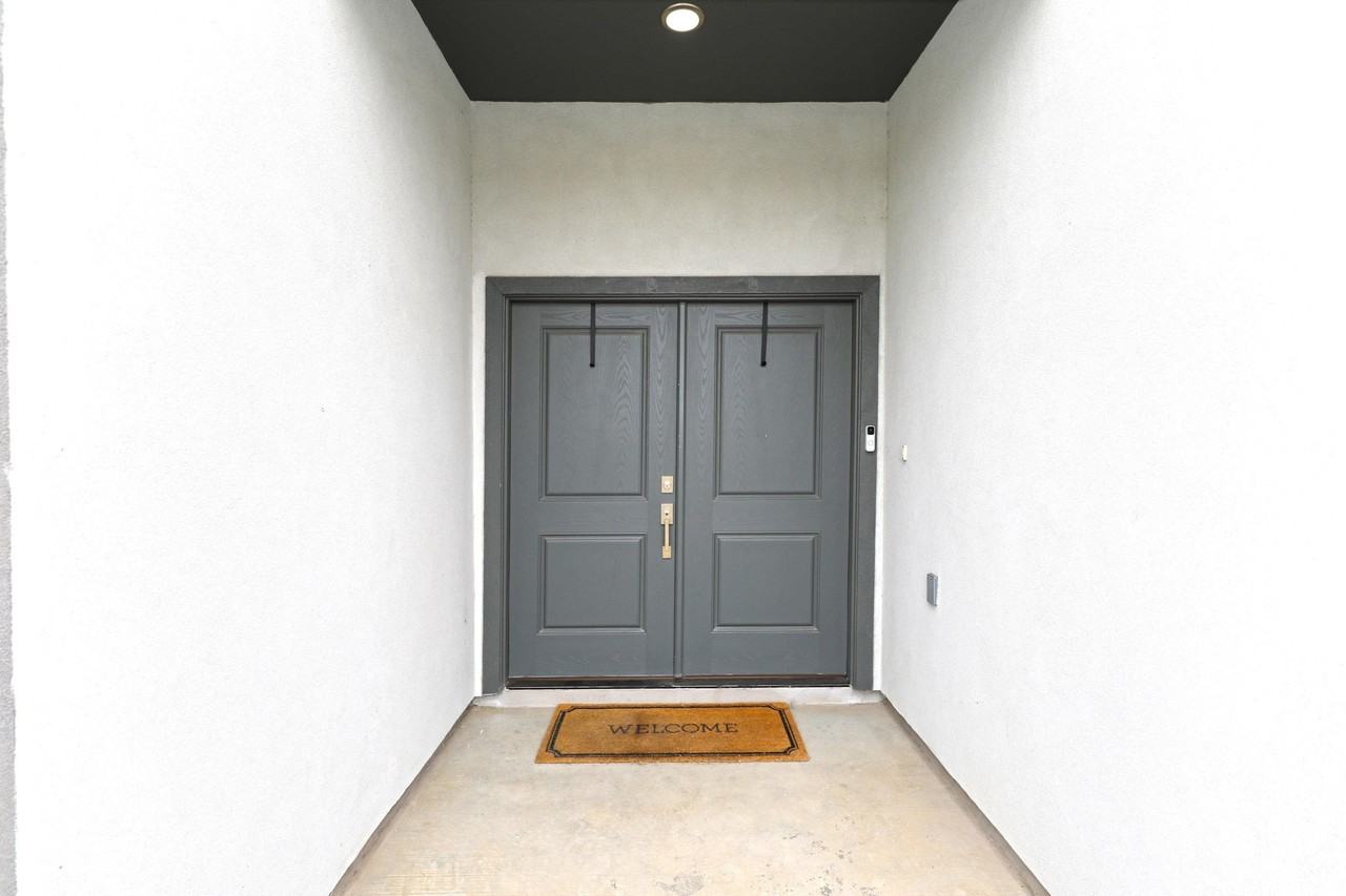 1025 La Muralla St - Photo 6 of 37