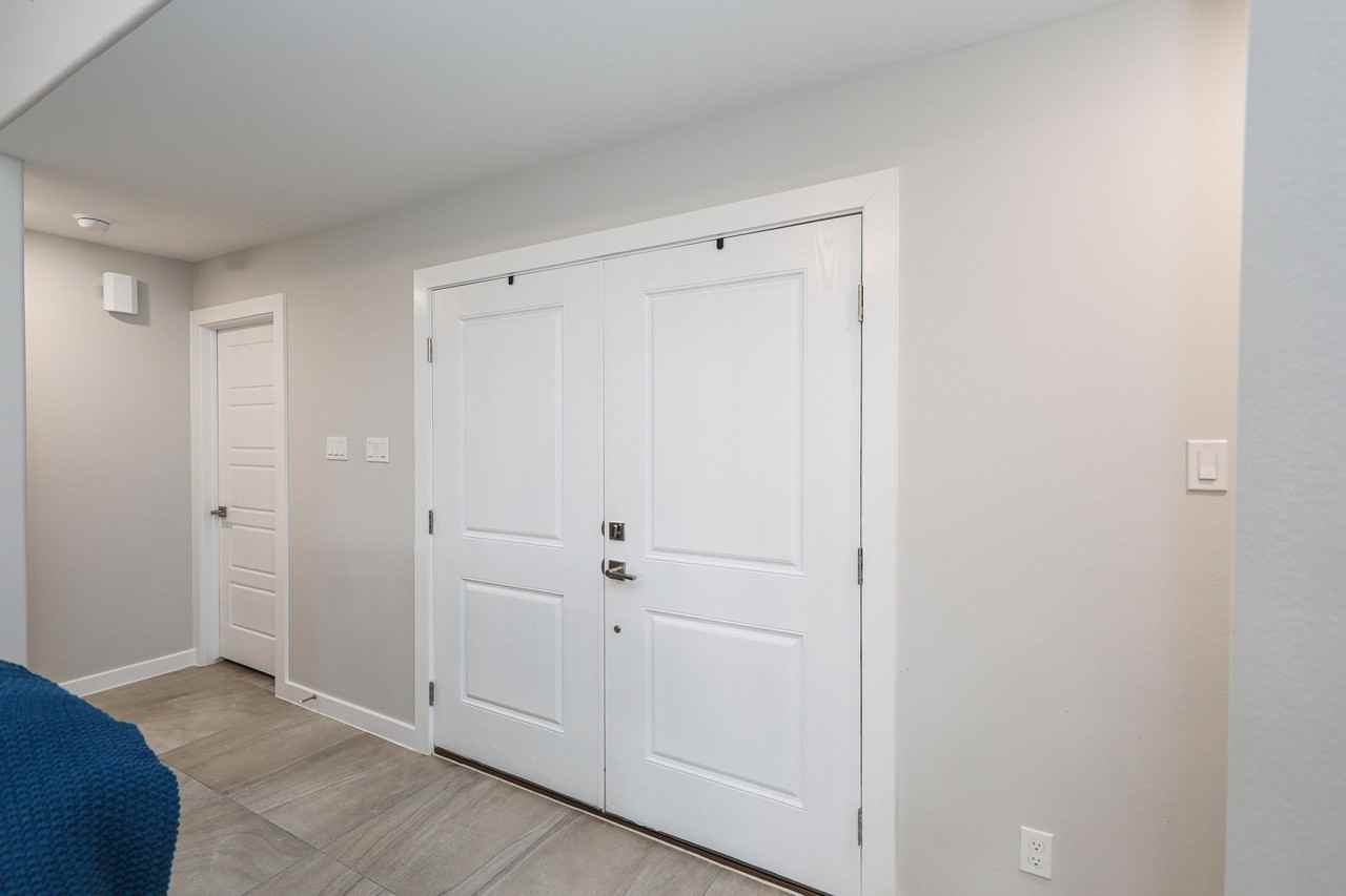 1025 La Muralla St - Photo 7 of 37