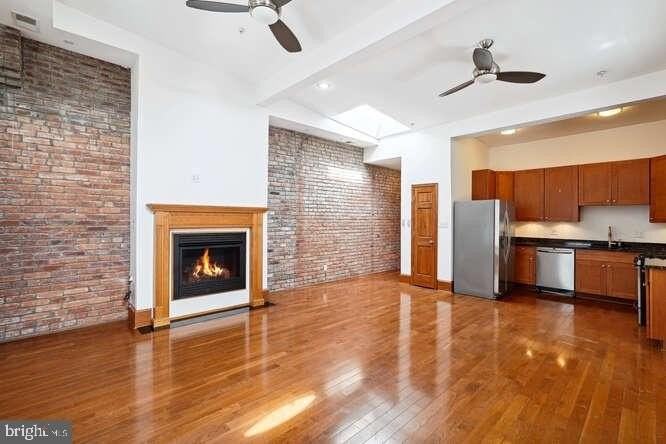 1337 Girard St Nw - Photo 2 of 11