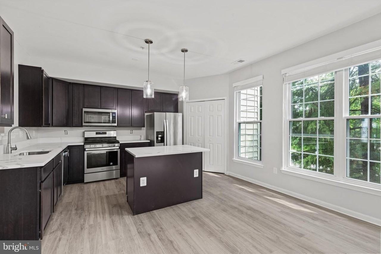 1 Harbour Heights Dr - Photo 6 of 21