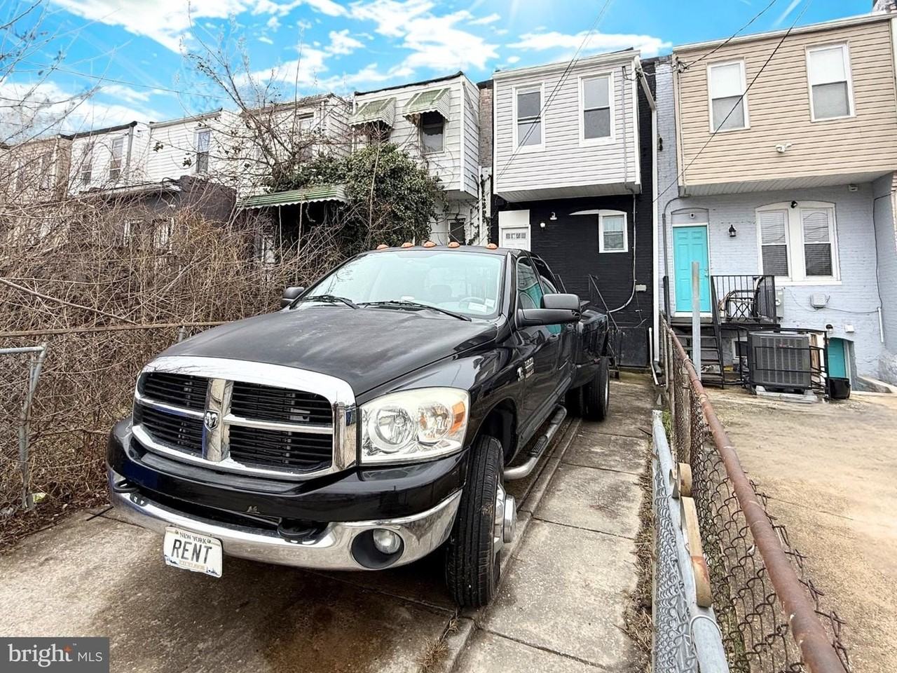 2142 Penrose Ave - Photo 3 of 30