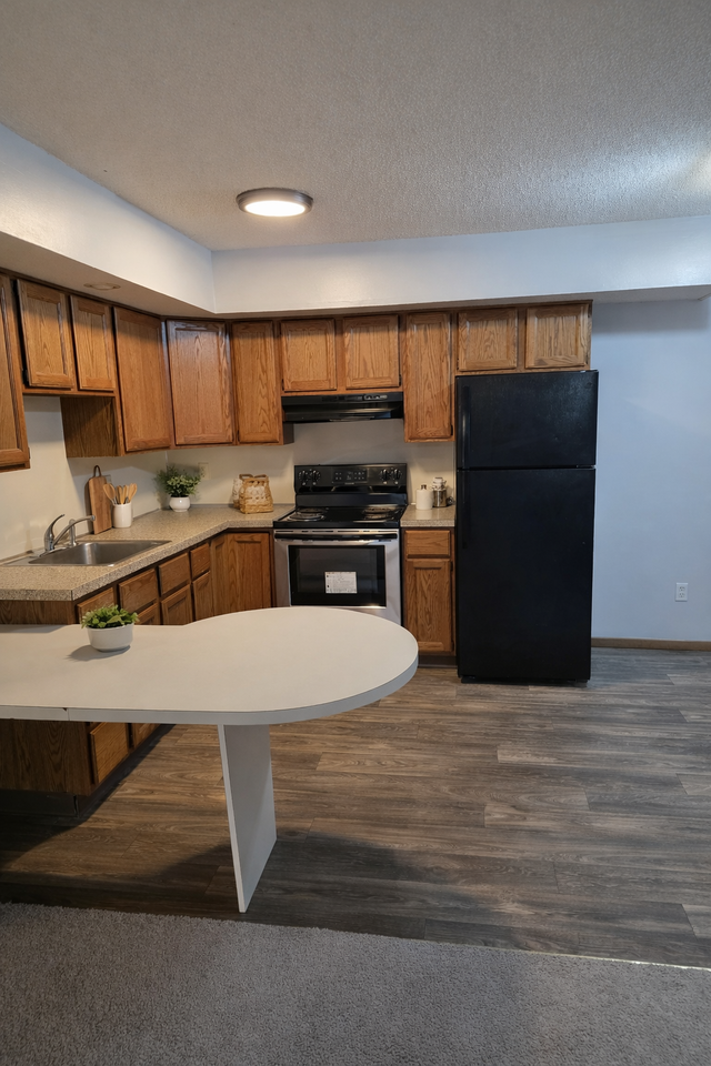 Lakeside Apartments - Photo 5 of 16