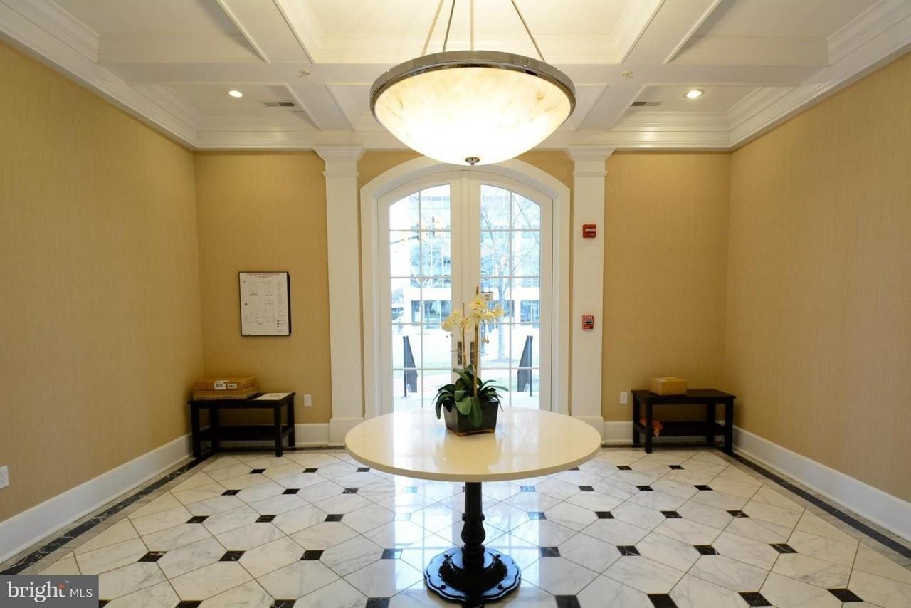 900 N Washington St - Photo 2 of 30