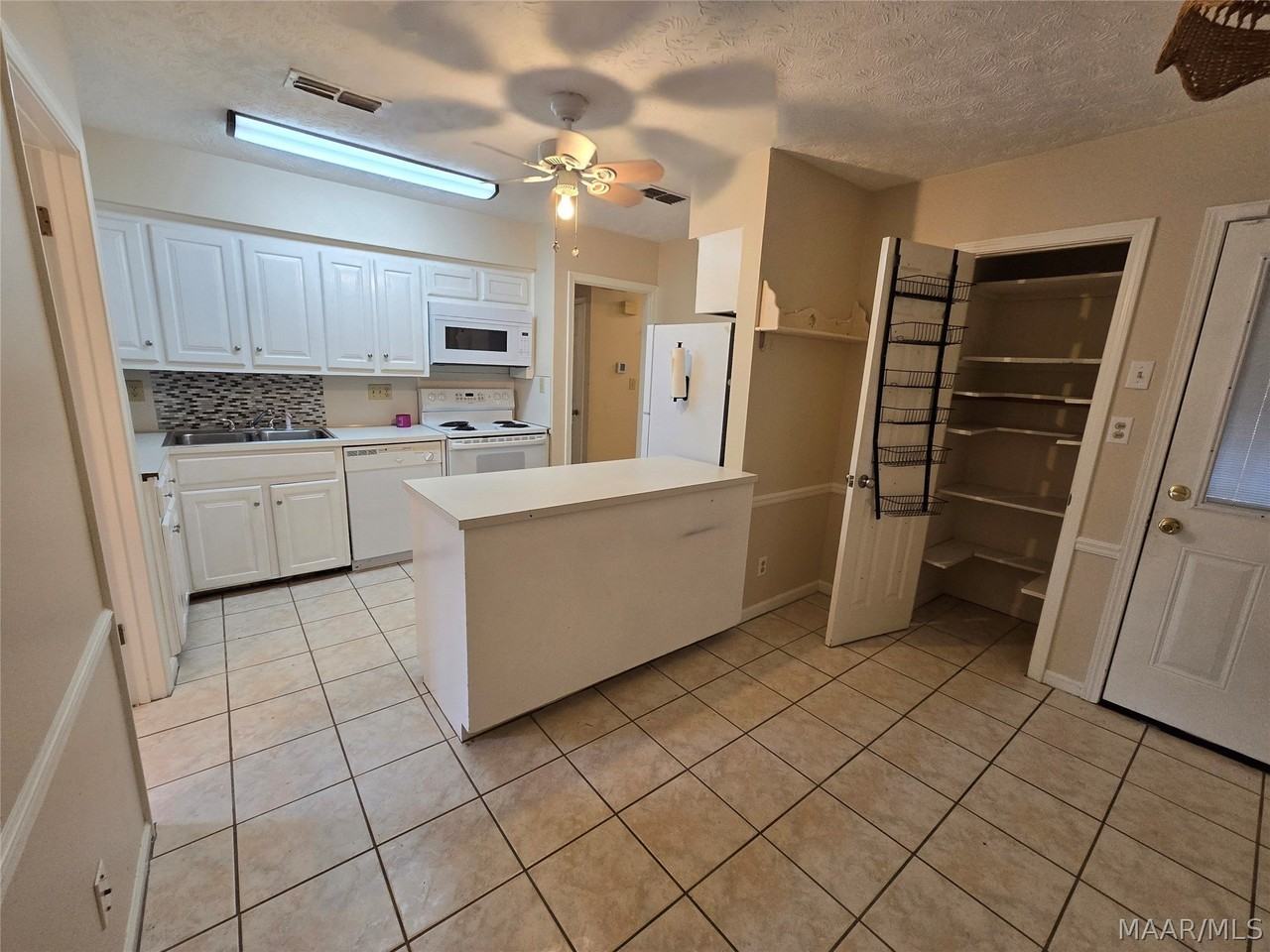 1845 Young Farm Rd - Photo 6 of 23
