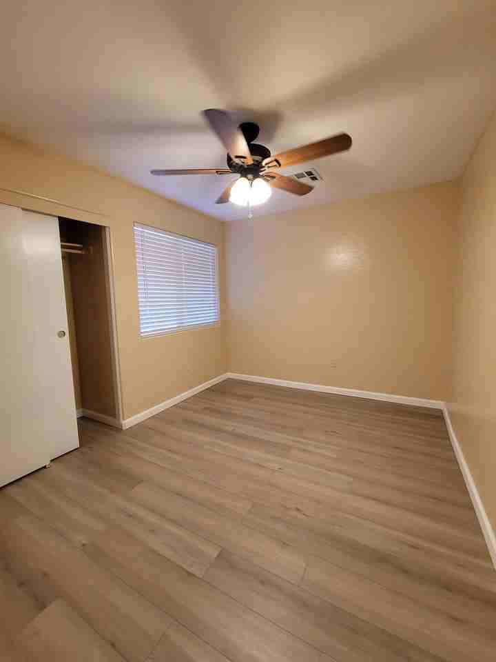 532 W 9th St #101 - Photo 3 of 9