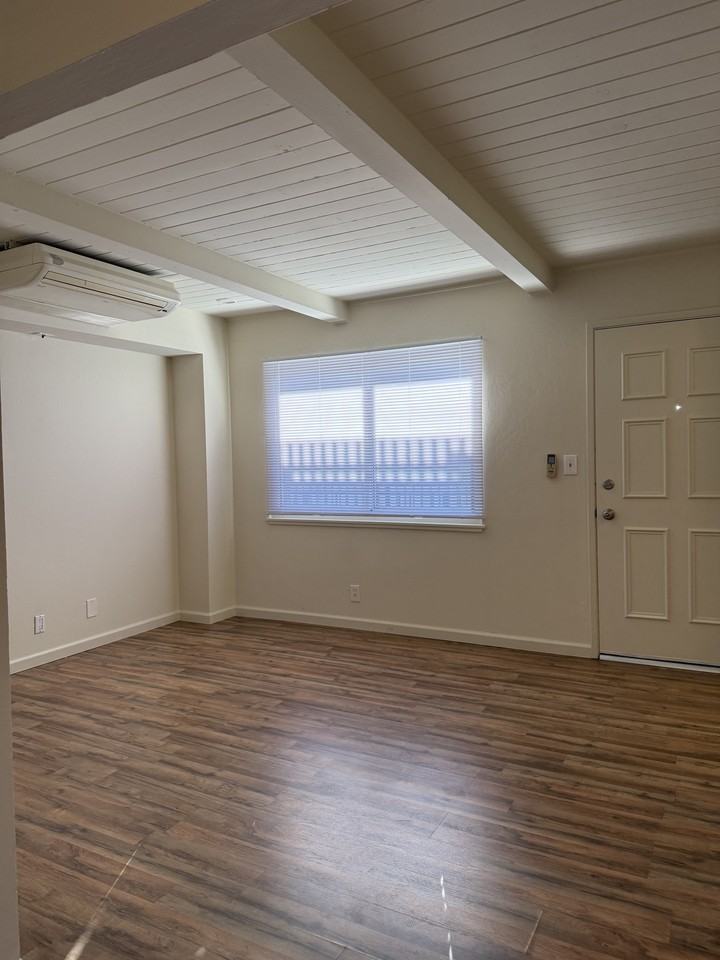 93 W Reed St #7 - Photo 4 of 8