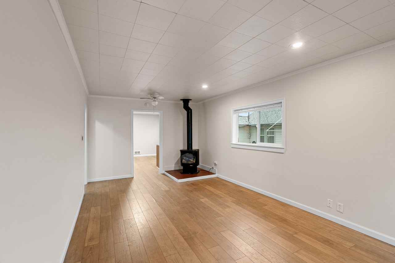 208 S Chehalis St #1 - Photo 2 of 19