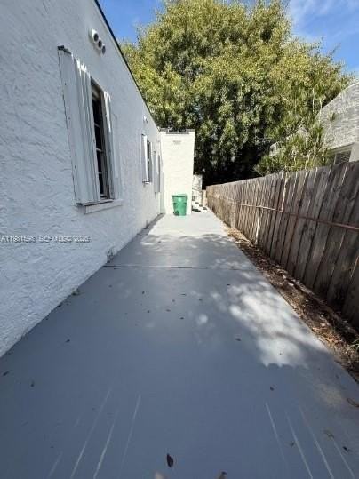 913 Nw 46th St #2 - Photo 5 of 7