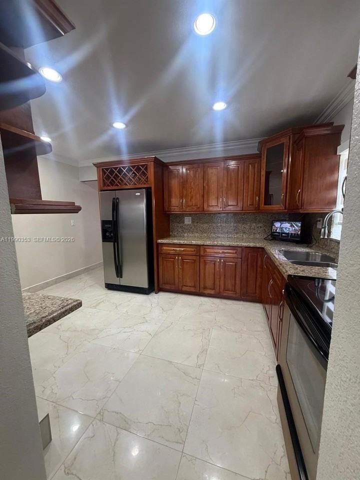 281 W 17th St #281 - Photo 4 of 25