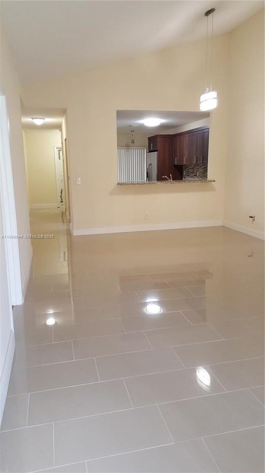453 Lakeview Dr #4 - Photo 4 of 24