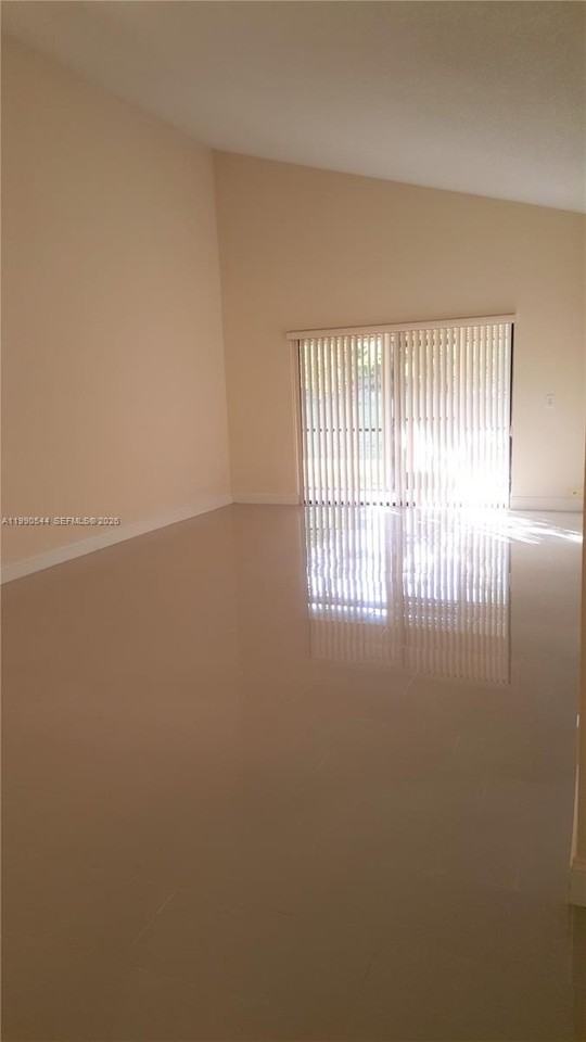 453 Lakeview Dr #4 - Photo 6 of 24
