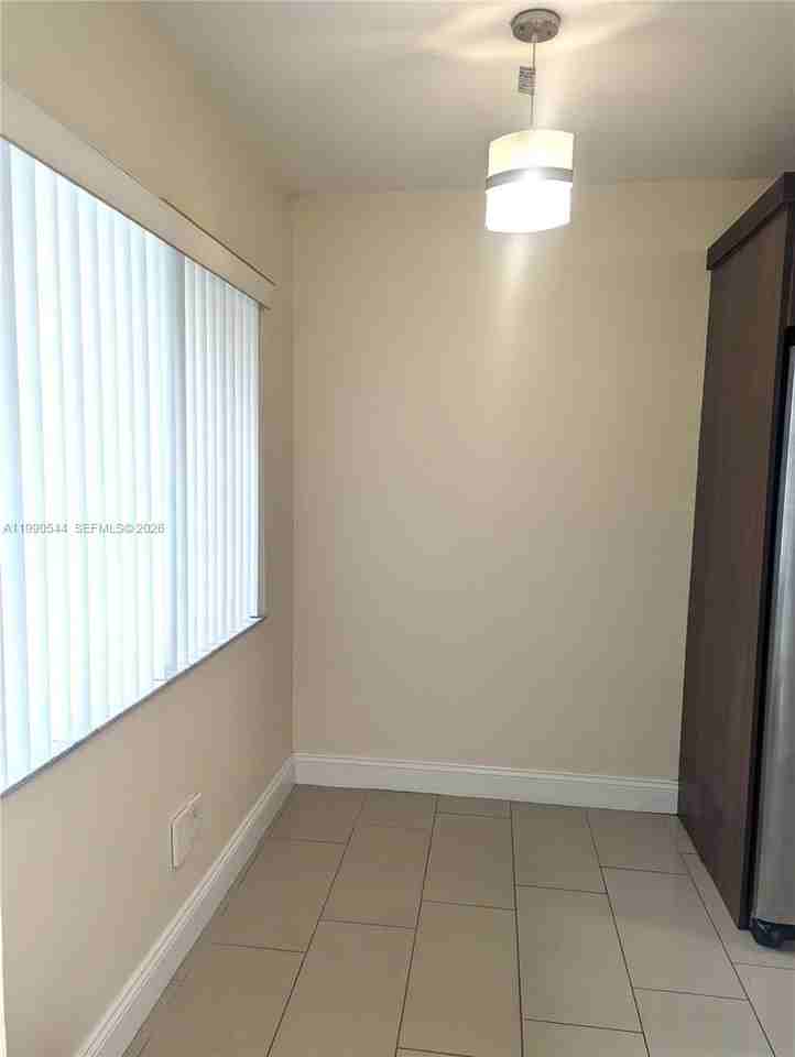 453 Lakeview Dr #4 - Photo 7 of 24