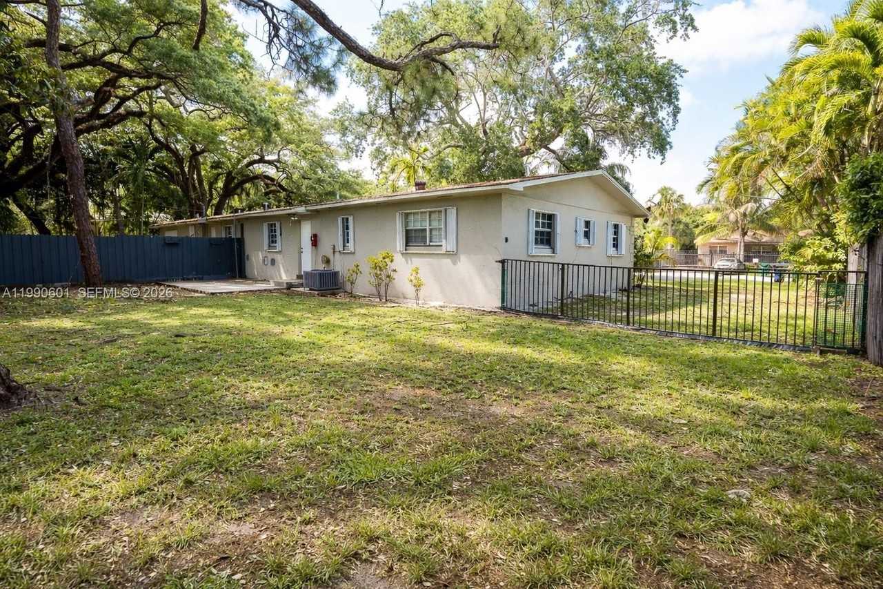 1762 Ne 145th St #1760 - Photo 3 of 10