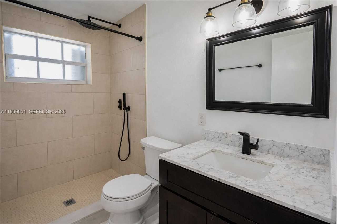 1762 Ne 145th St #1760 - Photo 7 of 10