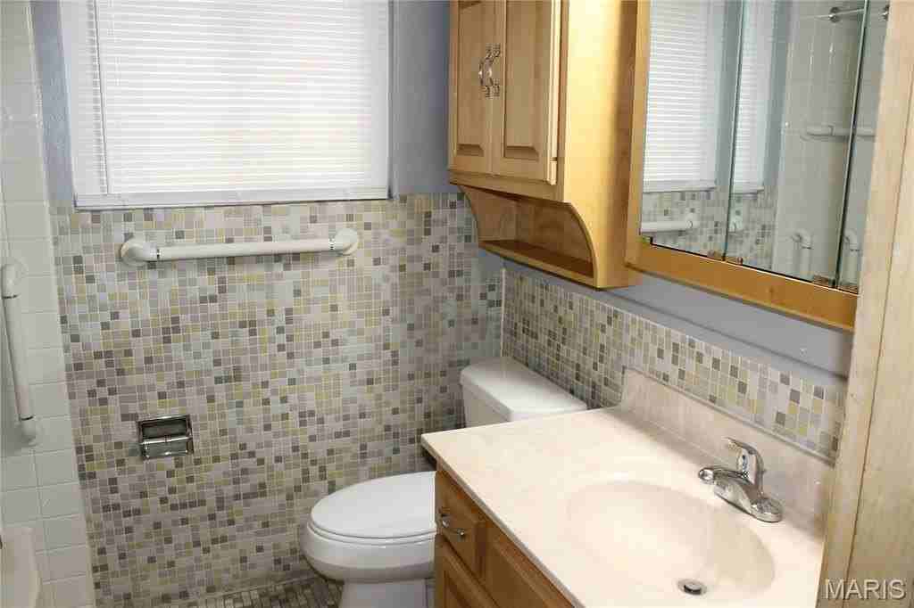 7428 Morganford Rd - Photo 4 of 10