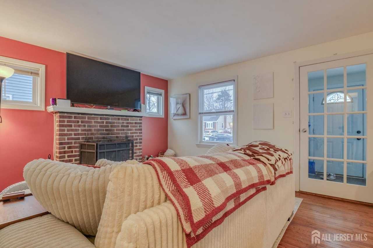 186 Prigmore St - Photo 2 of 24