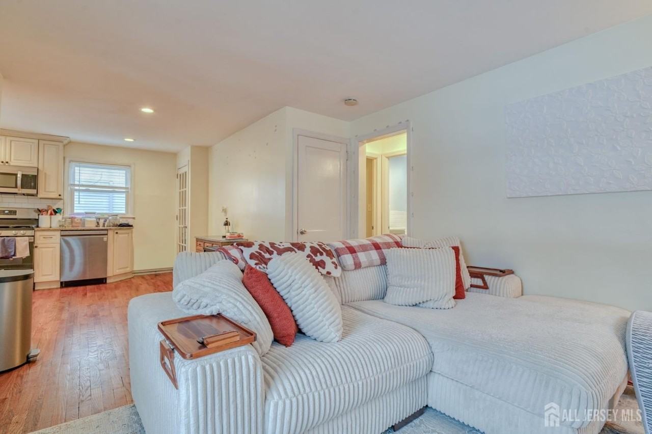 186 Prigmore St - Photo 4 of 24