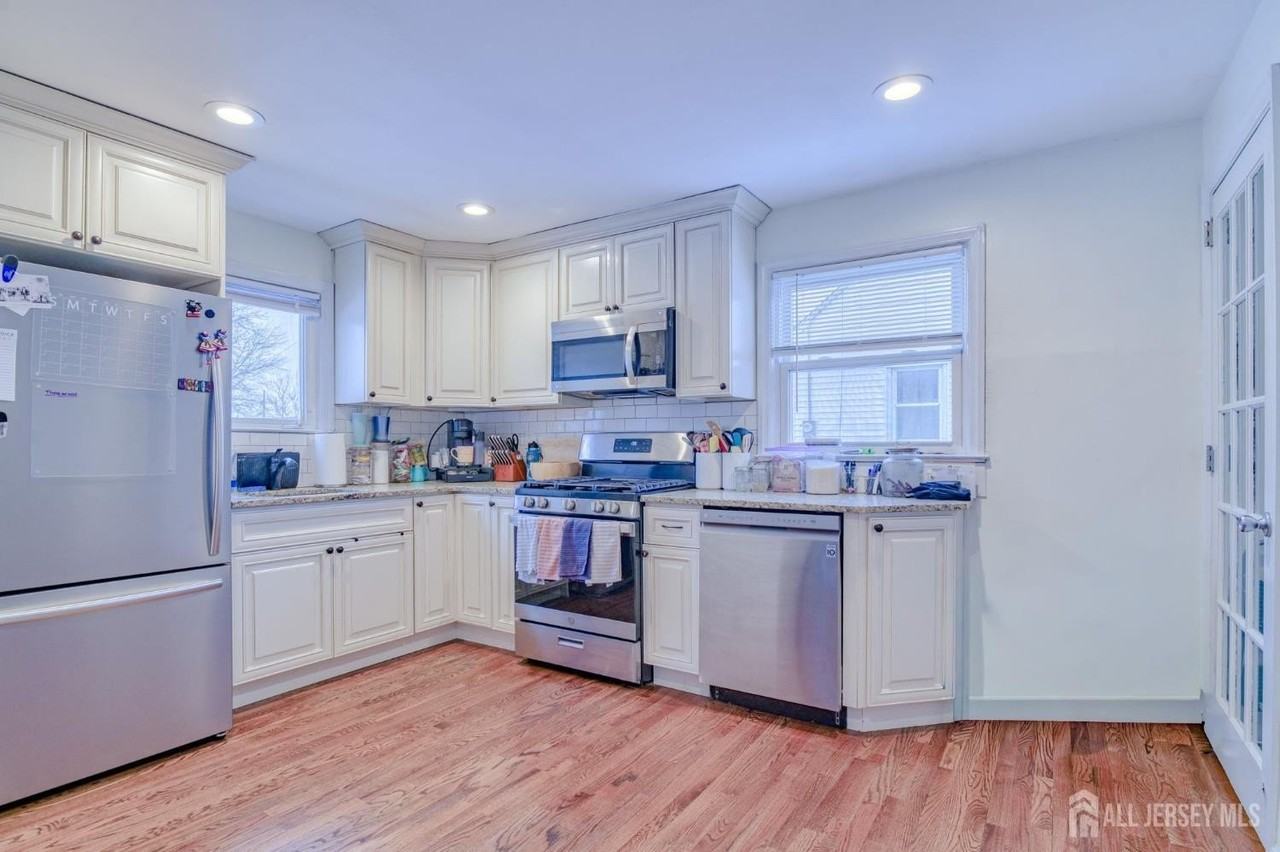 186 Prigmore St - Photo 5 of 24