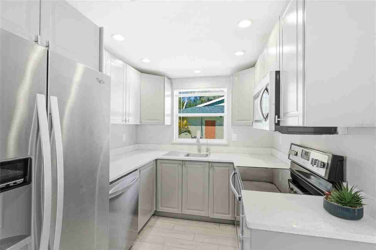 5320 Moeller Ave - Photo 5 of 26