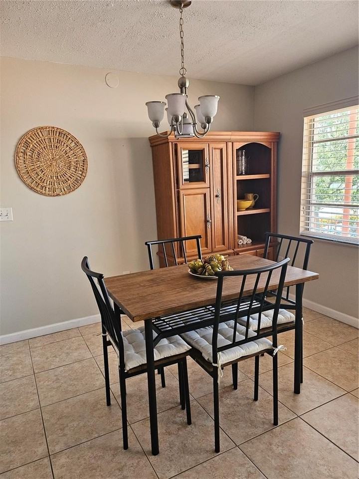 220 Park Blvd N #202 - Photo 2 of 8