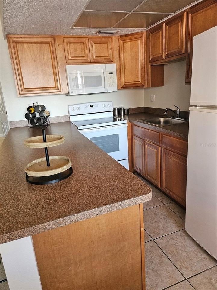 220 Park Blvd N #202 - Photo 3 of 8