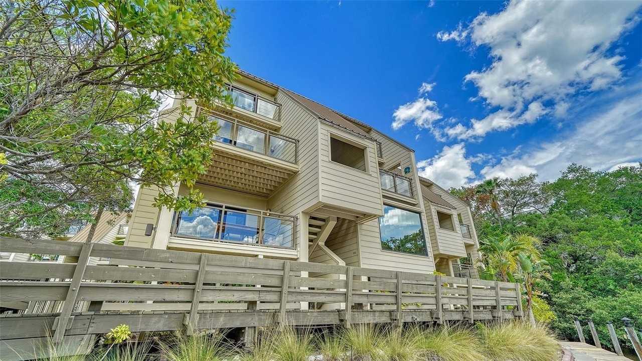 1740 Alderman St #13 - Photo 3 of 33