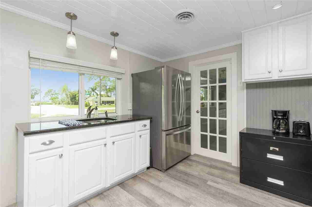 495 S Mccall Rd - Photo 4 of 38