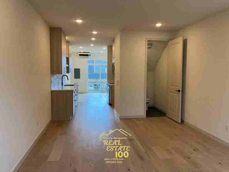 305 Southeast Jetty Avenue - Photo 3 of 45