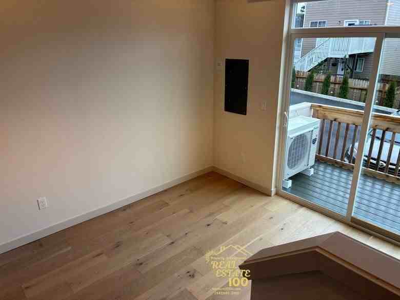 305 Southeast Jetty Avenue - Photo 6 of 45