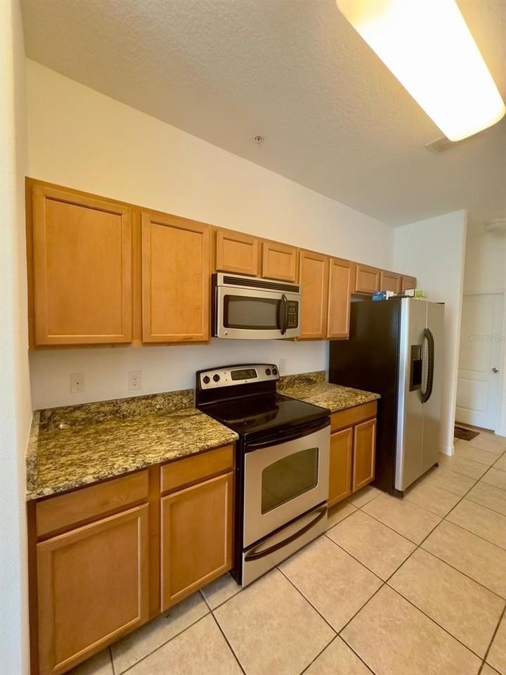 1335 Priory Cir - Photo 4 of 31