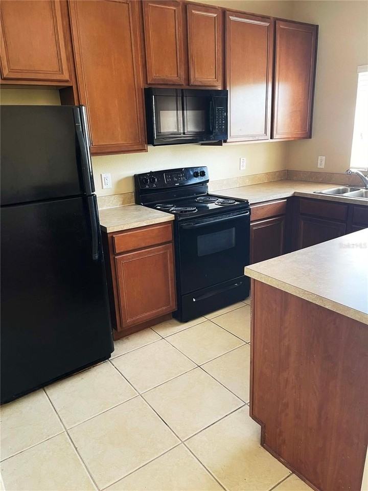 2520 Retreat View Cir - Photo 7 of 13