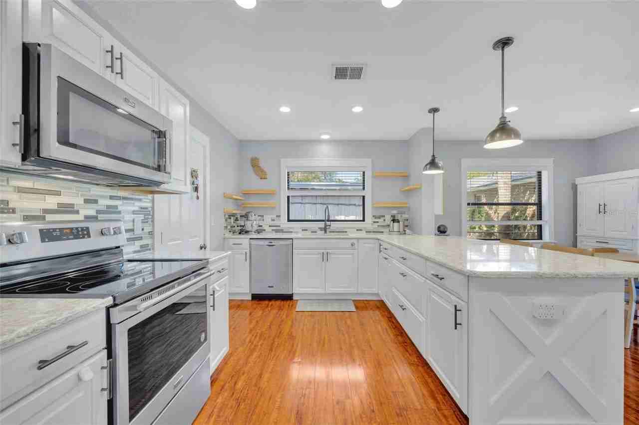 1081 Lake Weldona Dr - Photo 5 of 28