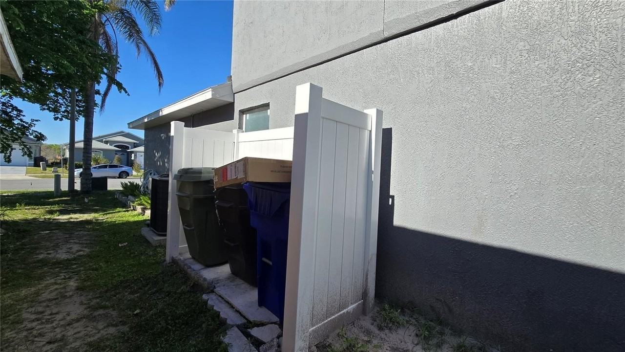 1851 Wimbledon St - Photo 4 of 26