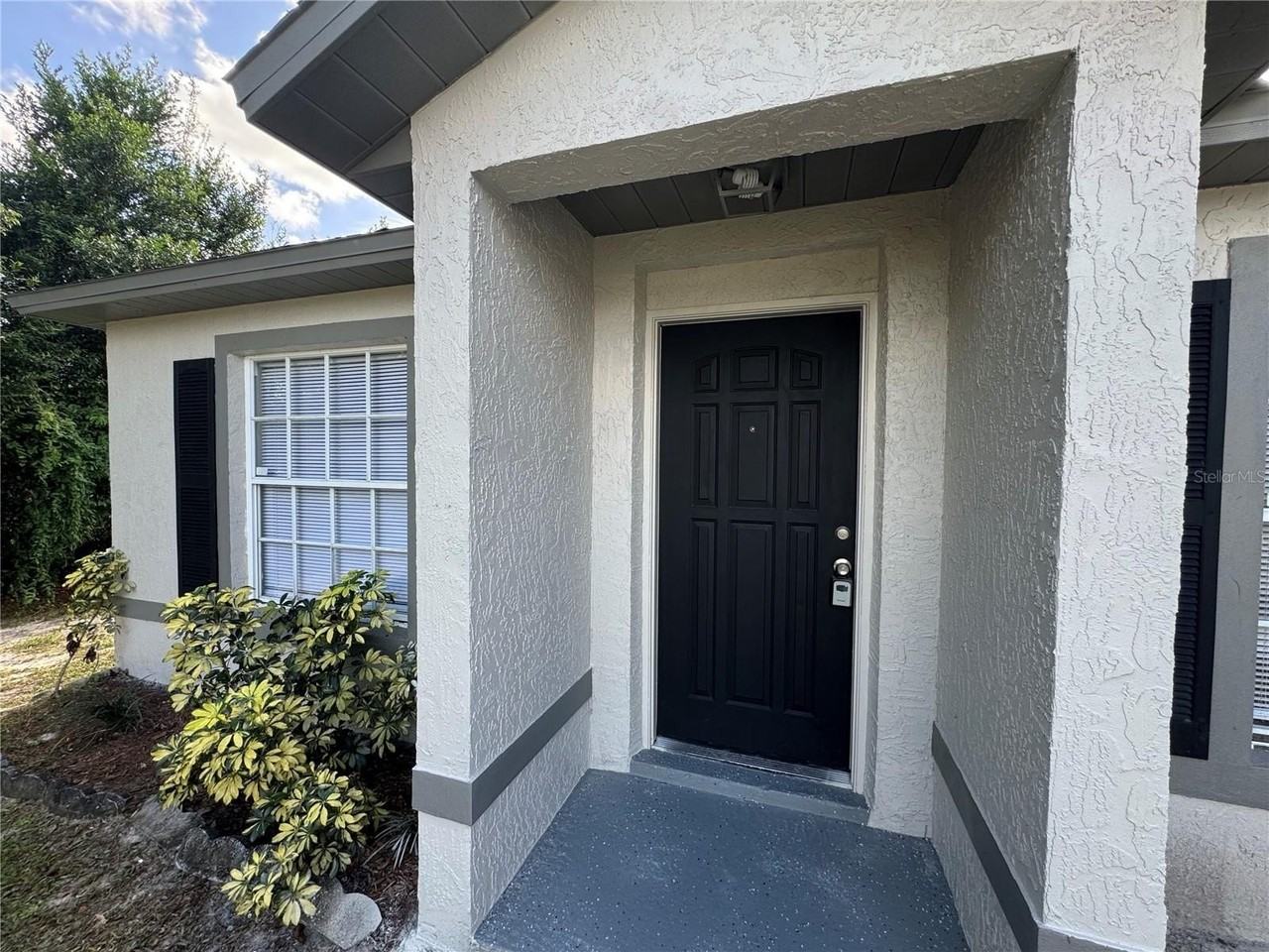 2725 Windsor Heights St - Photo 2 of 15