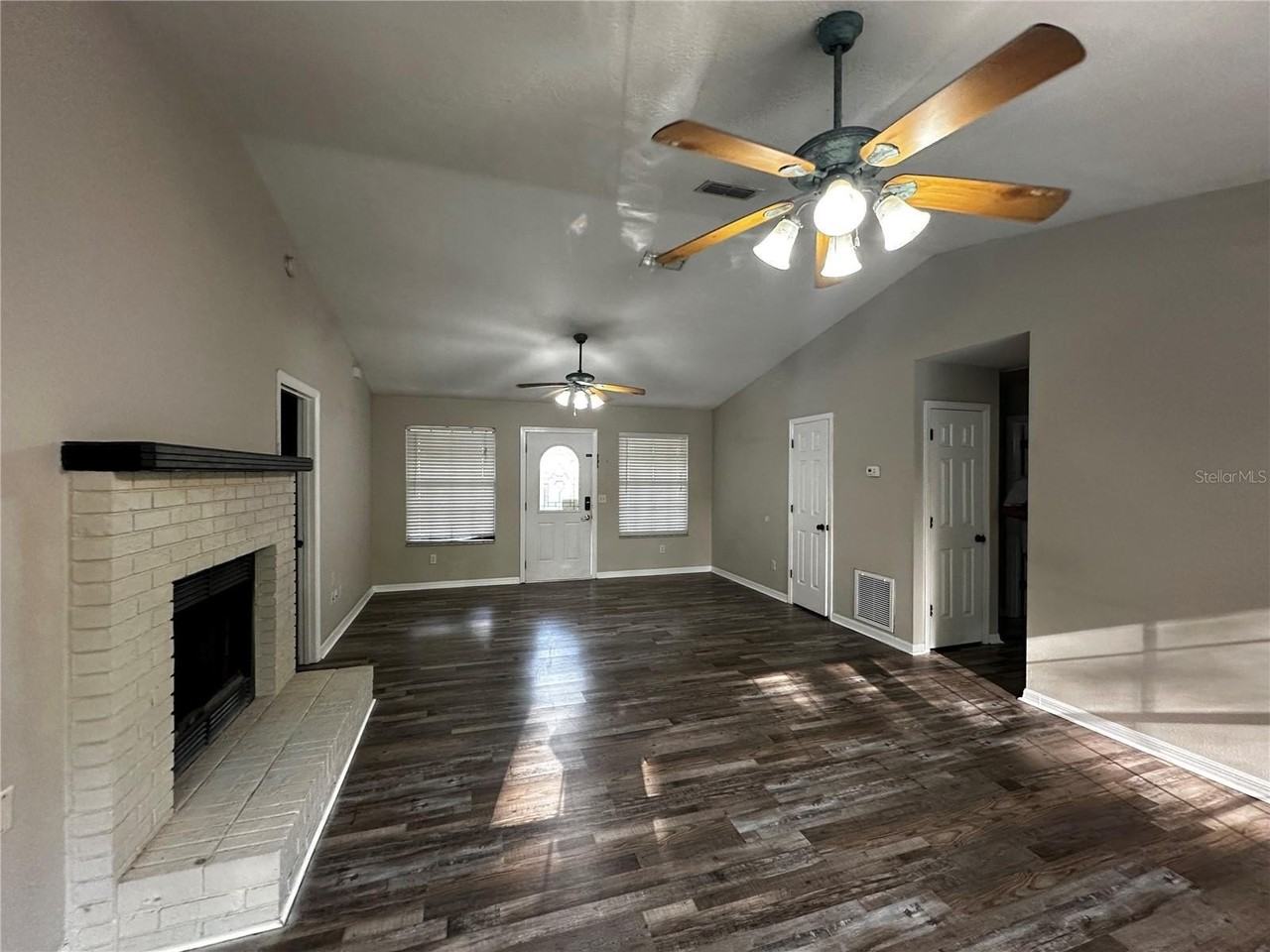 44 Teak Crse - Photo 2 of 12