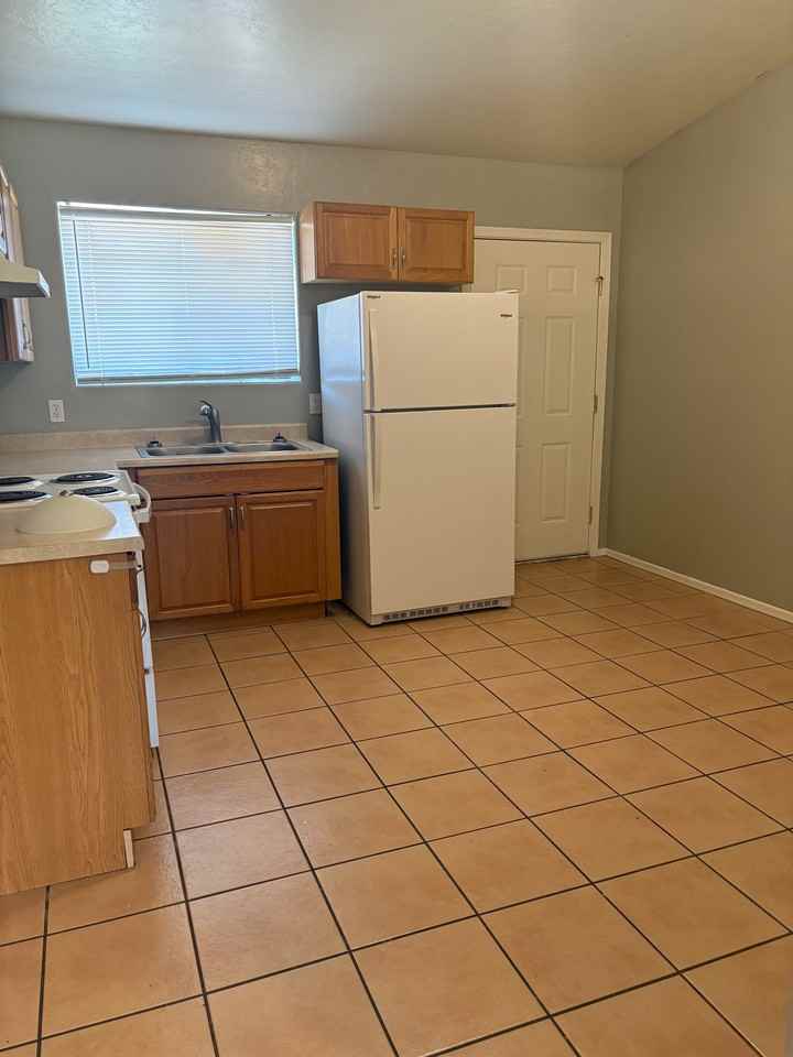 426 Camino del Patio - Photo 2 of 6