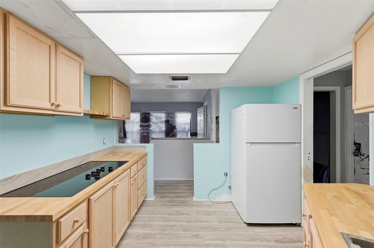 260 13th St N - Photo 3 of 39