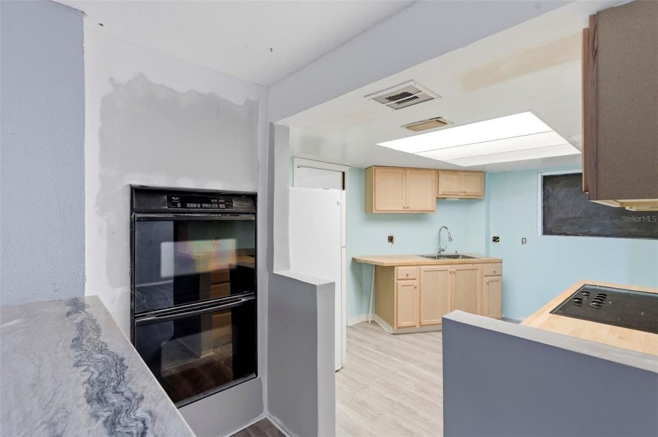 260 13th St N - Photo 4 of 39