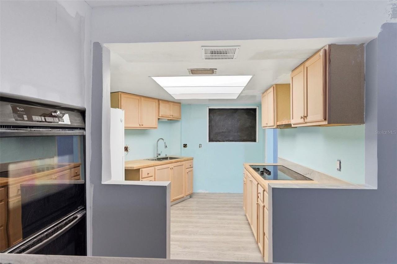 260 13th St N - Photo 5 of 39