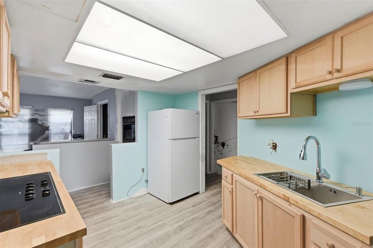 260 13th St N - Photo 7 of 39