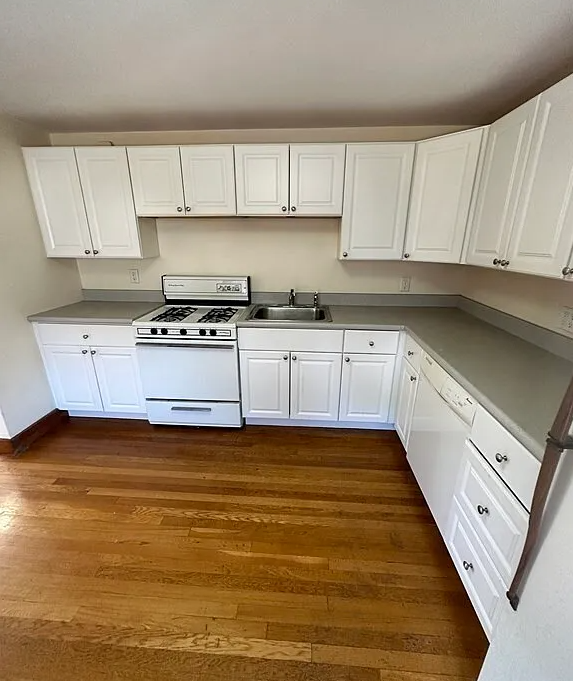 10-16 Hartwell St, Waltham - Photo 4 of 11