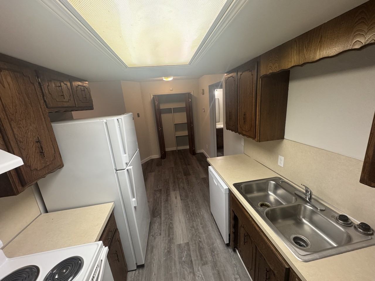Hill View Apartments - Photo 4 of 9